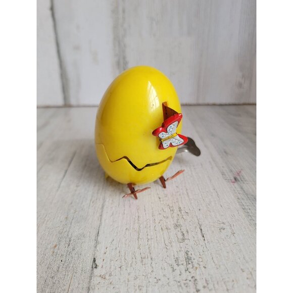Vintage wind up hatching egg chick mechanical chicken baby hopping Easter decor - Picture 1 of 9